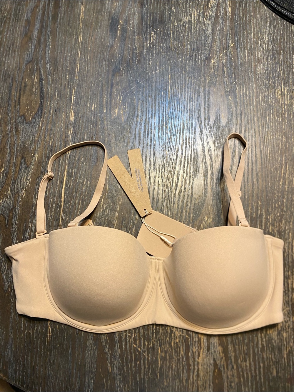 SKIMS Fits everybody strapless clay 36C NWT bra crease in pads